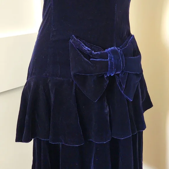 Vintage Lloyd Williams Navy blue 80s velvet layered ruffle dress w/ bow Petite 2 - Picture 3 of 4